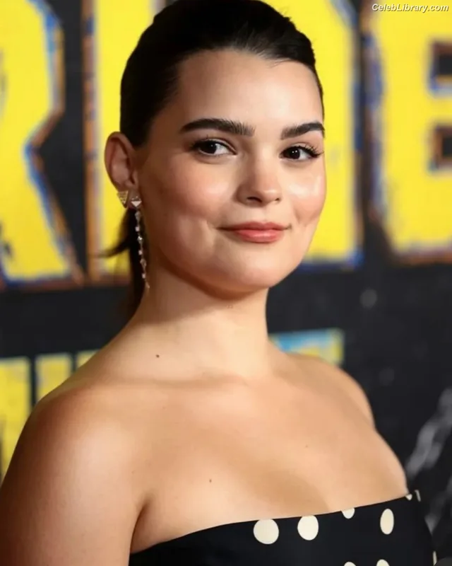 Brianna Hildebrand photo 10 of 31