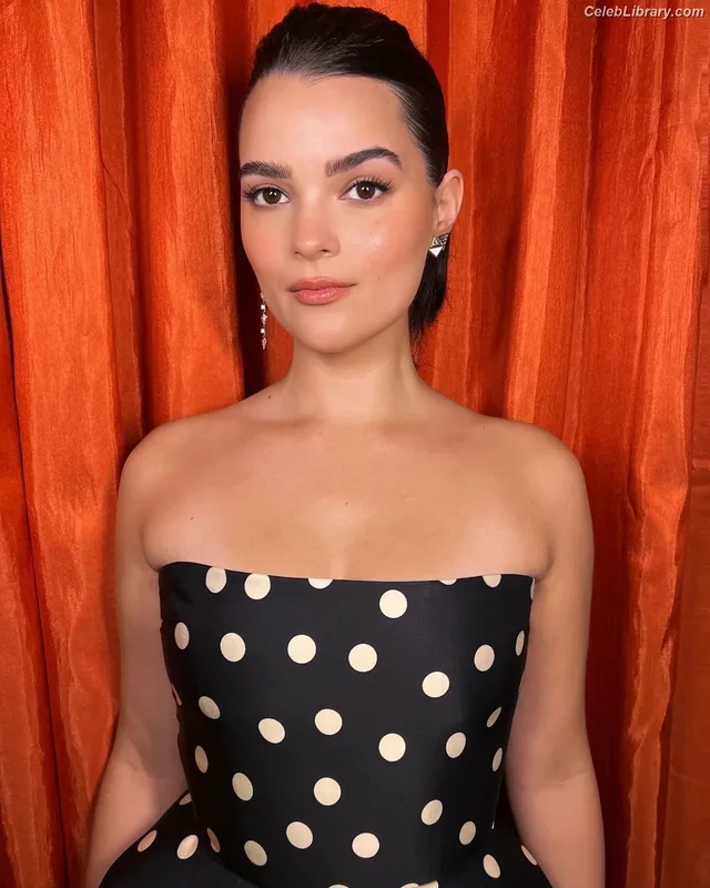 Brianna Hildebrand photo 11 of 31