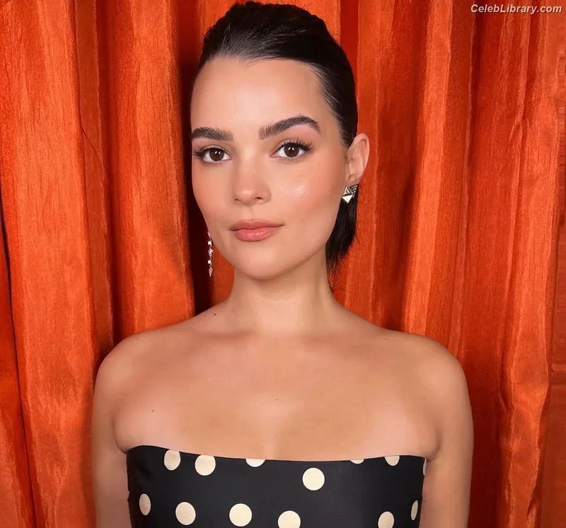 Brianna Hildebrand photo 13 of 31