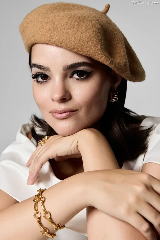 Brianna Hildebrand photo 19 of 31