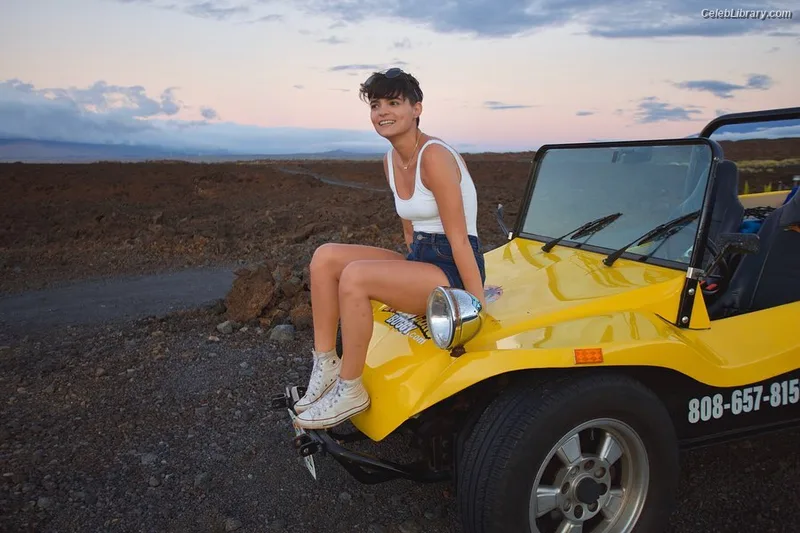Brianna Hildebrand photo 5 of 31