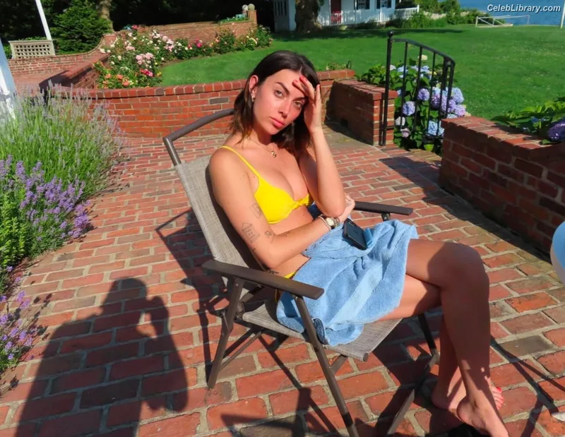 Brianna LaPaglia photo 23 of 309
