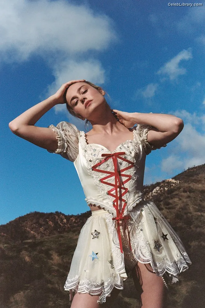 Brie Larson photo 8 of 1099