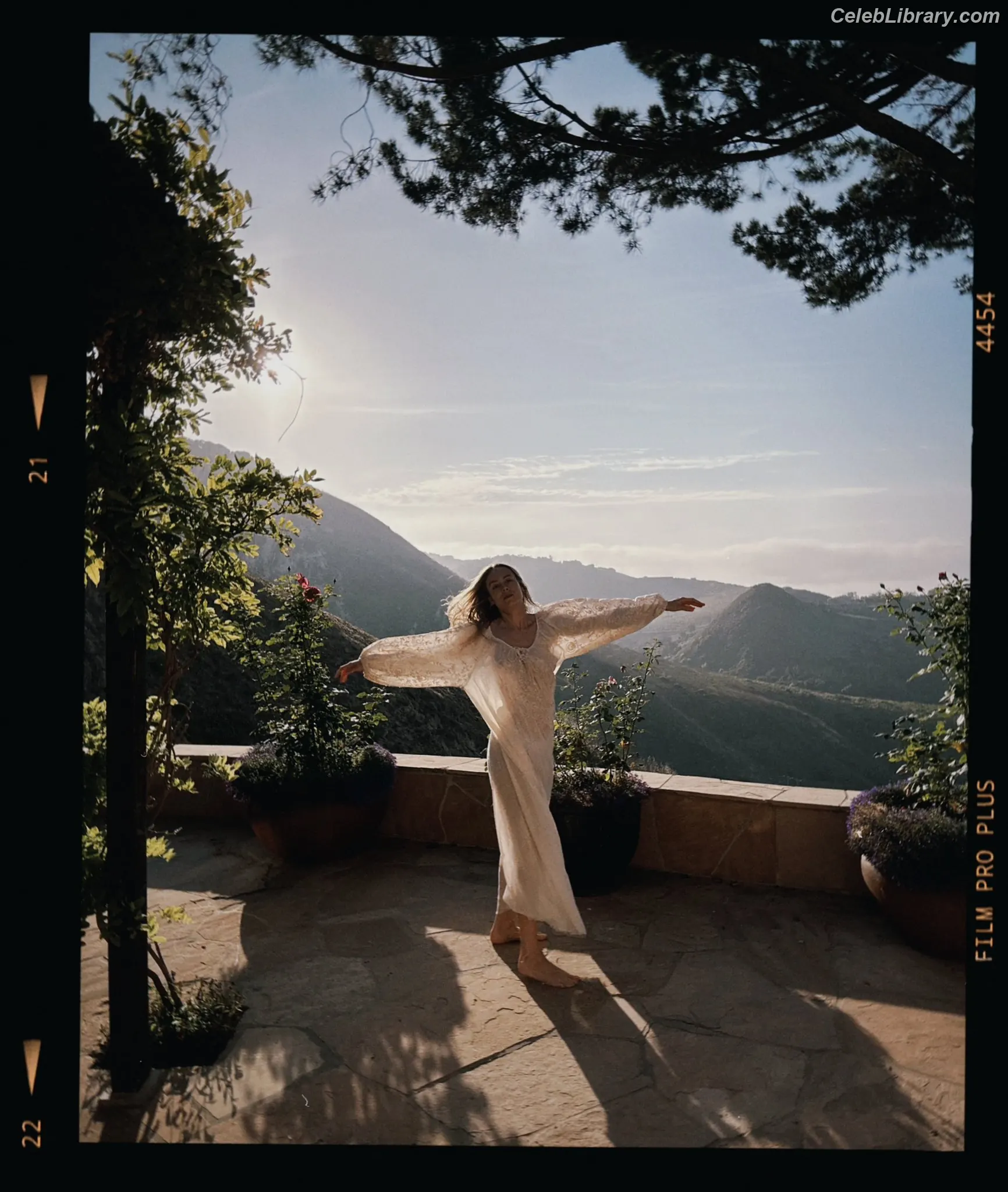 Brie Larson photo 23 of 1099