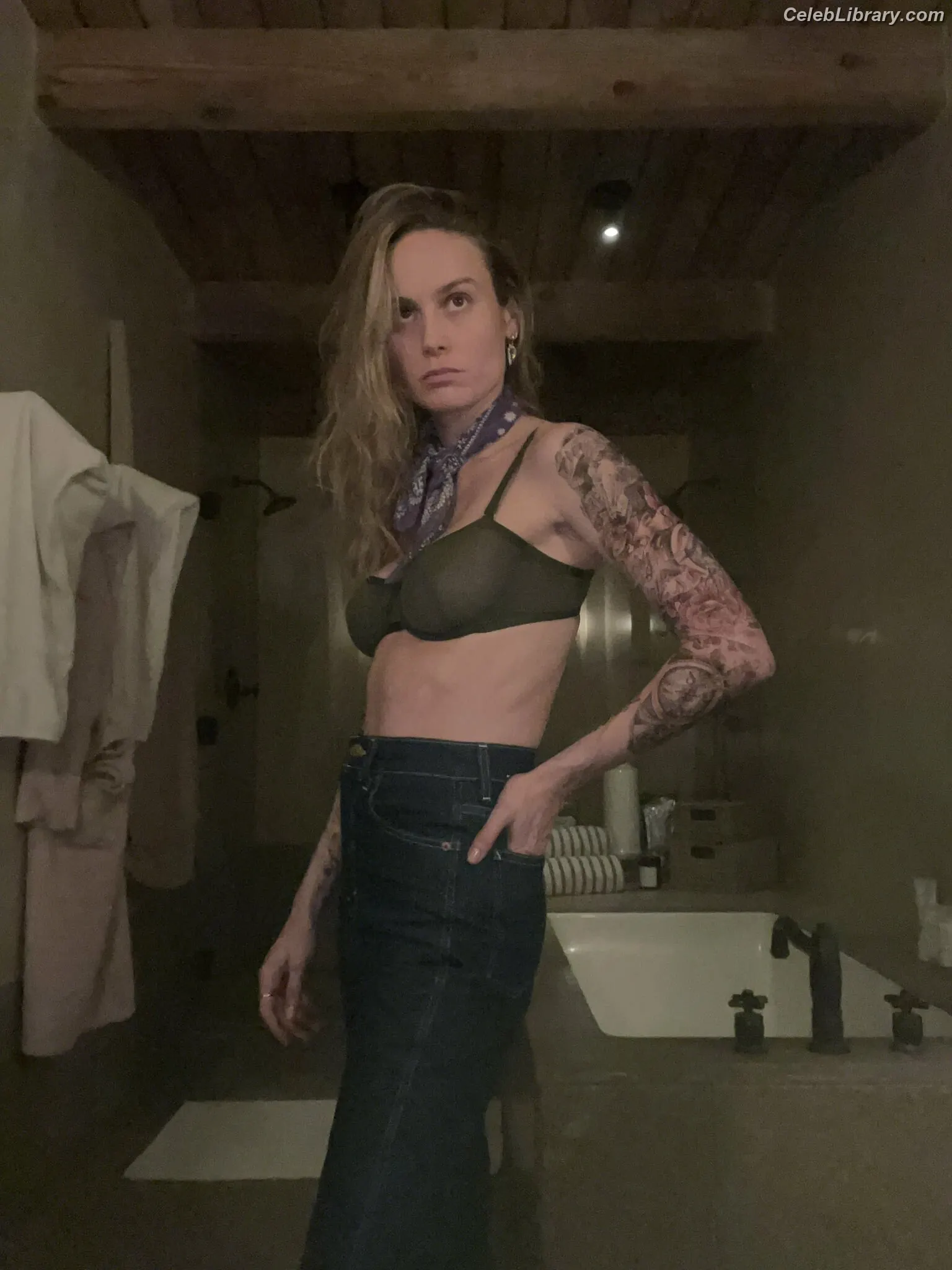 Brie Larson photo 3 of 1099