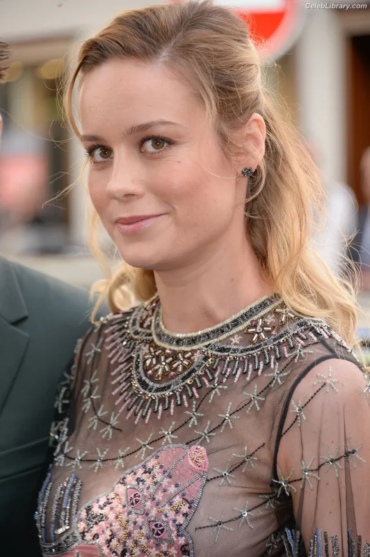 Brie Larson photo 3 of 1086