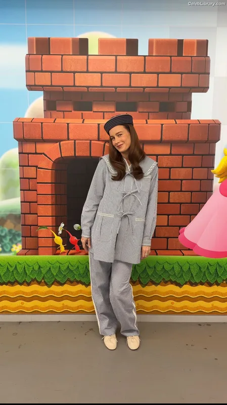 Brie Larson photo 9 of 1086