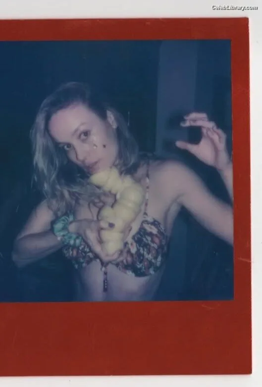 Brie Larson photo 14 of 1086