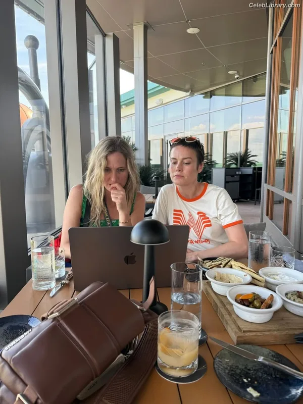 Brie Larson photo 15 of 1086