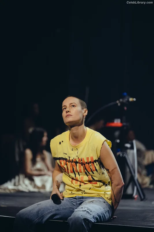 Brie Larson photo 3 of 1086