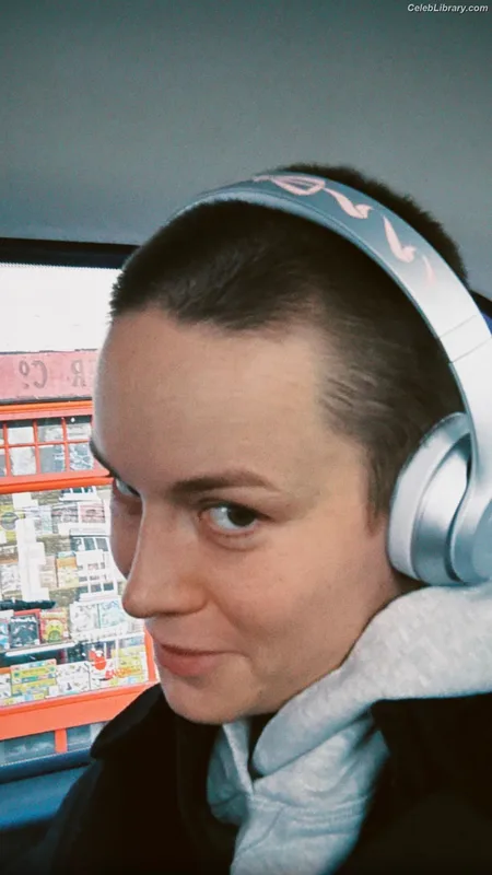 Brie Larson photo 5 of 1086
