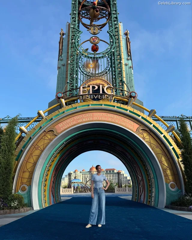 Brie Larson photo 11 of 1086