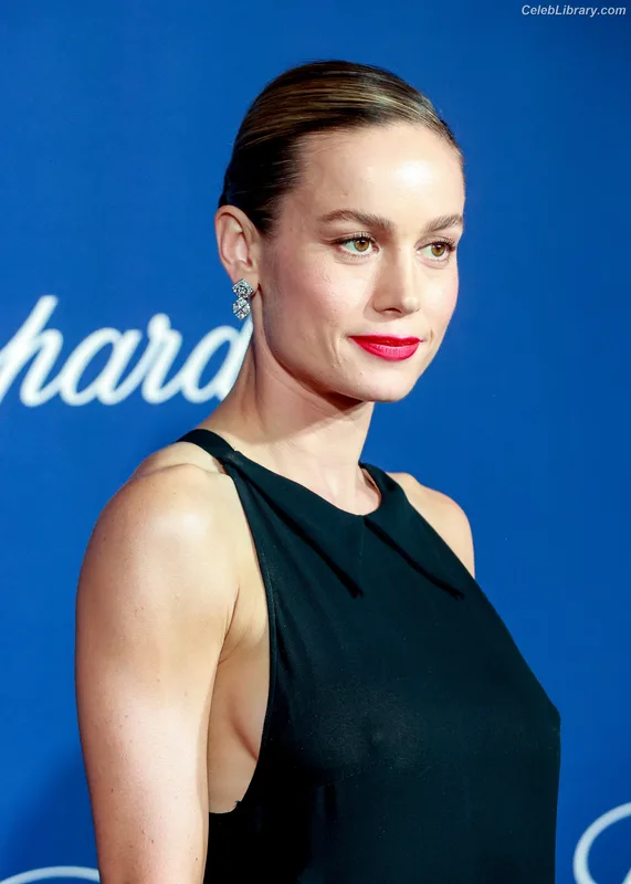 Brie Larson photo 3 of 1086