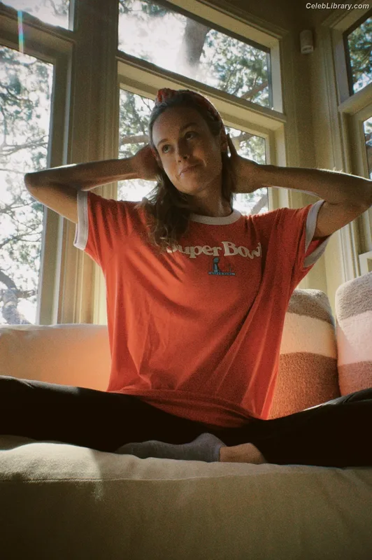 Brie Larson photo 10 of 1086