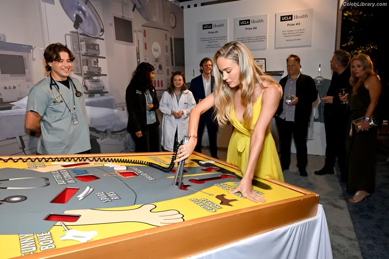 Brie Larson photo 2 of 1086