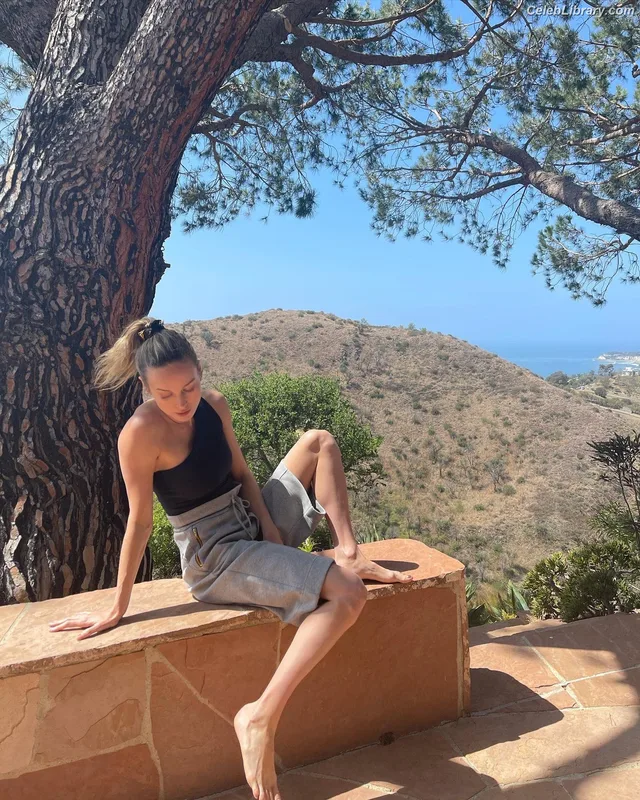 Brie Larson photo 4 of 1086