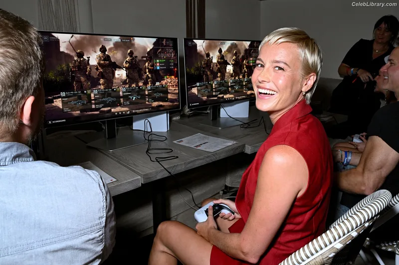 Brie Larson photo 8 of 1086