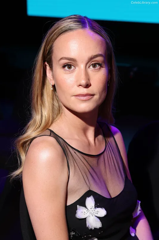 Brie Larson photo 14 of 1086