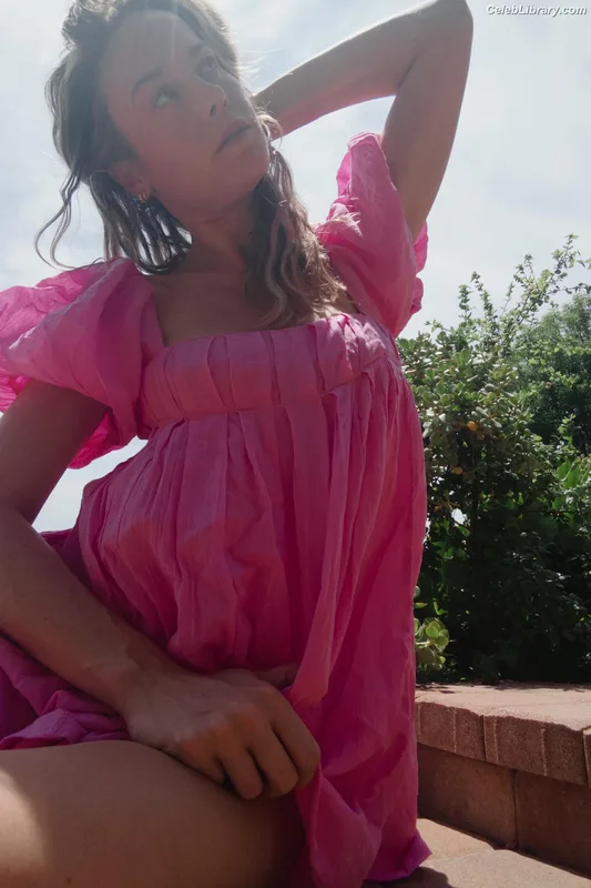 Brie Larson photo 15 of 1086