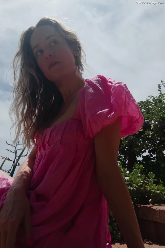 Brie Larson photo 17 of 1086