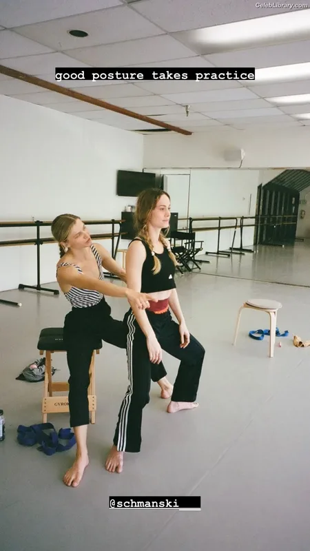 Brie Larson photo 3 of 1086