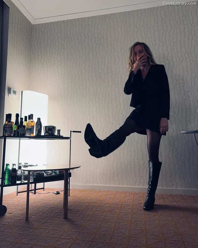 Brie Larson photo 16 of 1086