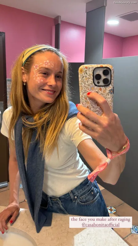 Brie Larson photo 22 of 1086