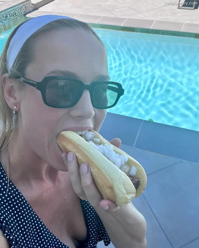 Brie Larson photo 2 of 1086