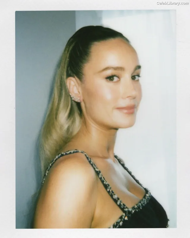 Brie Larson photo 11 of 1086