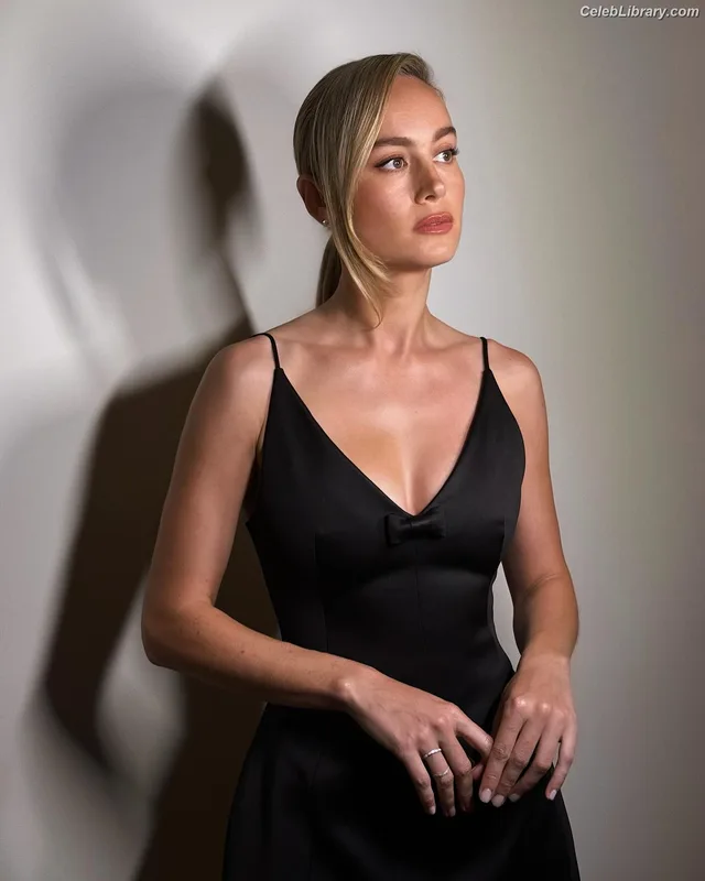 Brie Larson photo 15 of 1086