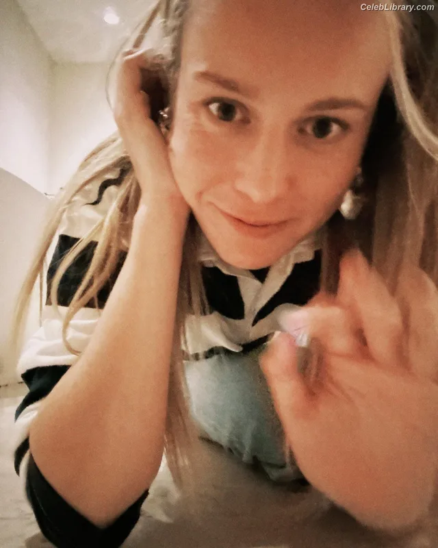 Brie Larson photo 24 of 1086