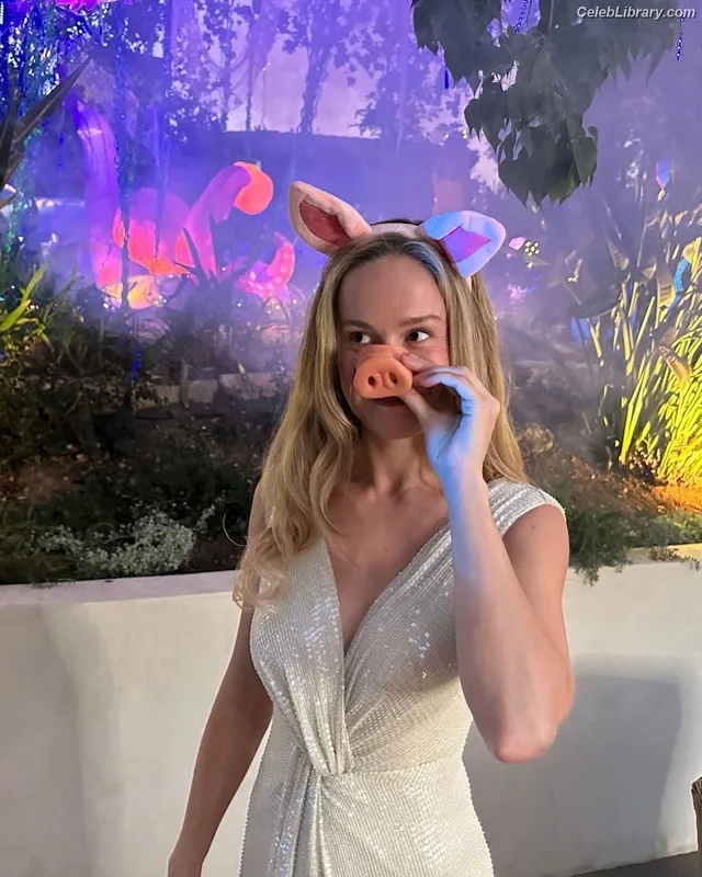 Brie Larson photo 8 of 1086