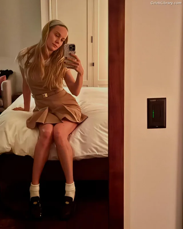 Brie Larson photo 15 of 1086