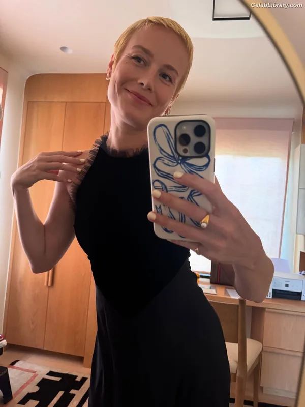 Brie Larson photo 12 of 1086