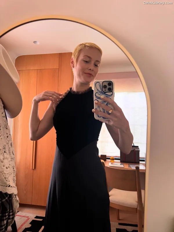 Brie Larson photo 14 of 1086