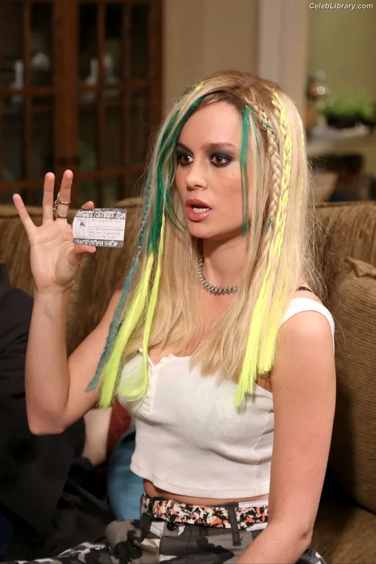 Brie Larson photo 2 of 1086