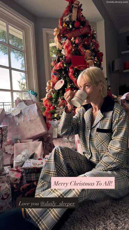 Brie Larson photo 1 of 1086