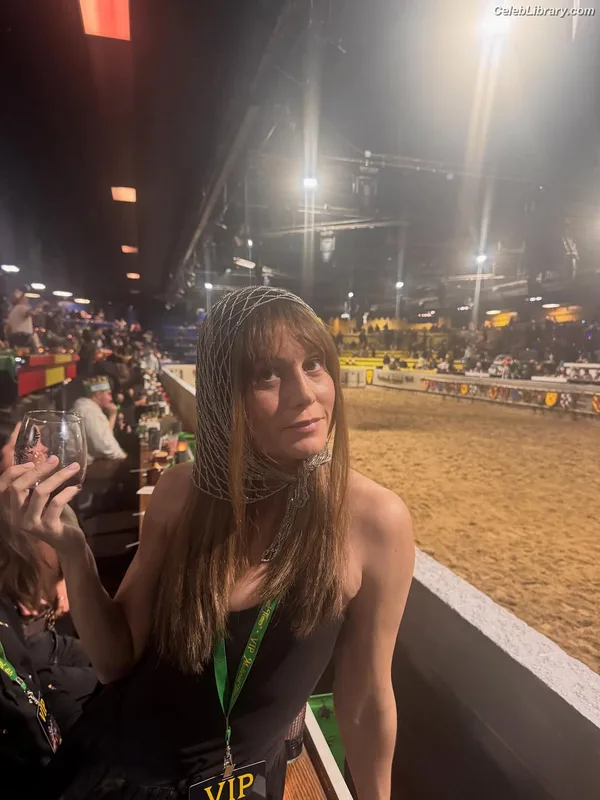 Brie Larson photo 6 of 1086