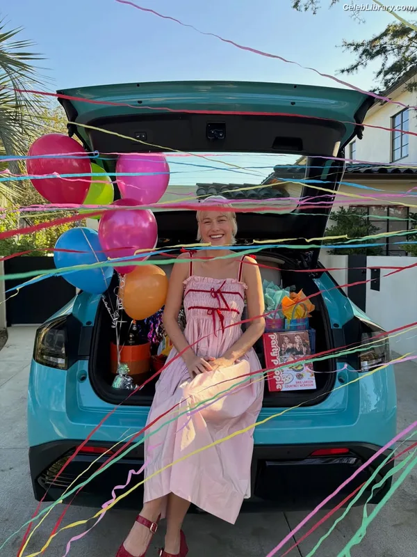 Brie Larson photo 23 of 1086