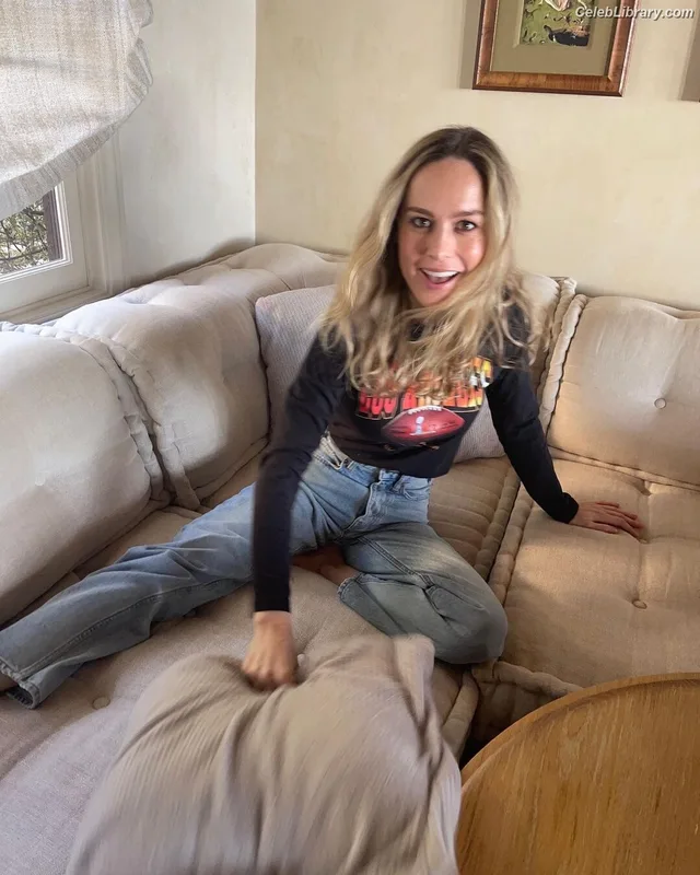 Brie Larson photo 1 of 1086