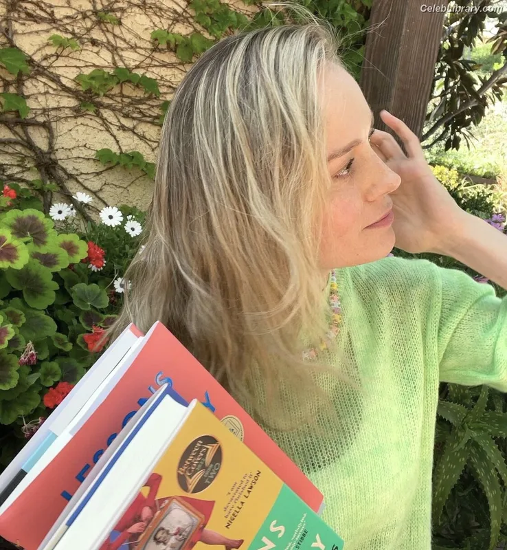 Brie Larson photo 12 of 1086