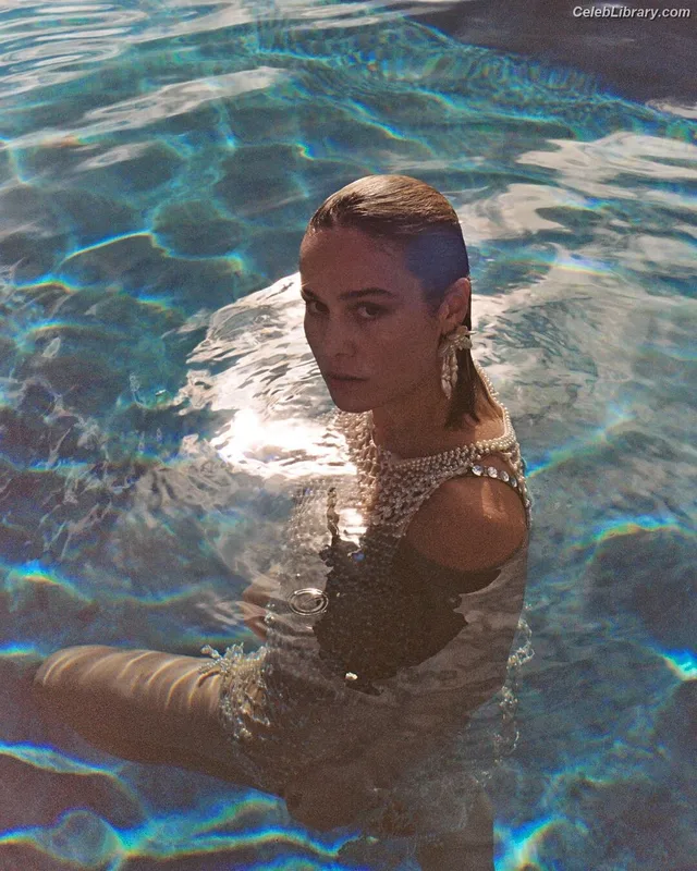 Brie Larson photo 19 of 1086
