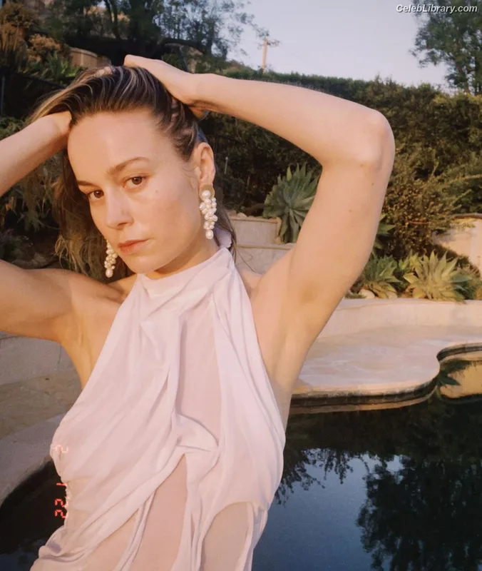 Brie Larson photo 13 of 1086