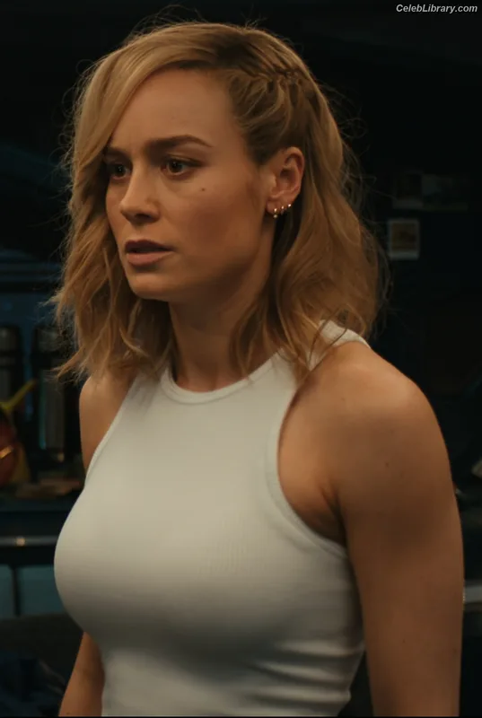 Brie Larson photo 14 of 1086