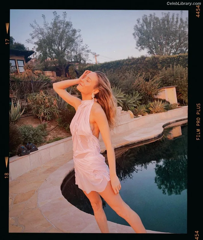 Brie Larson photo 15 of 1086