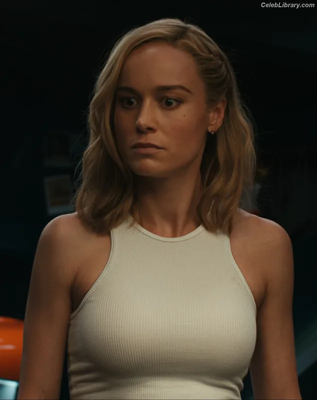 Brie Larson photo 16 of 1086