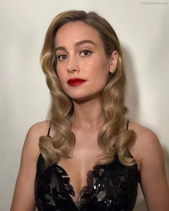 Brie Larson photo 14 of 1086