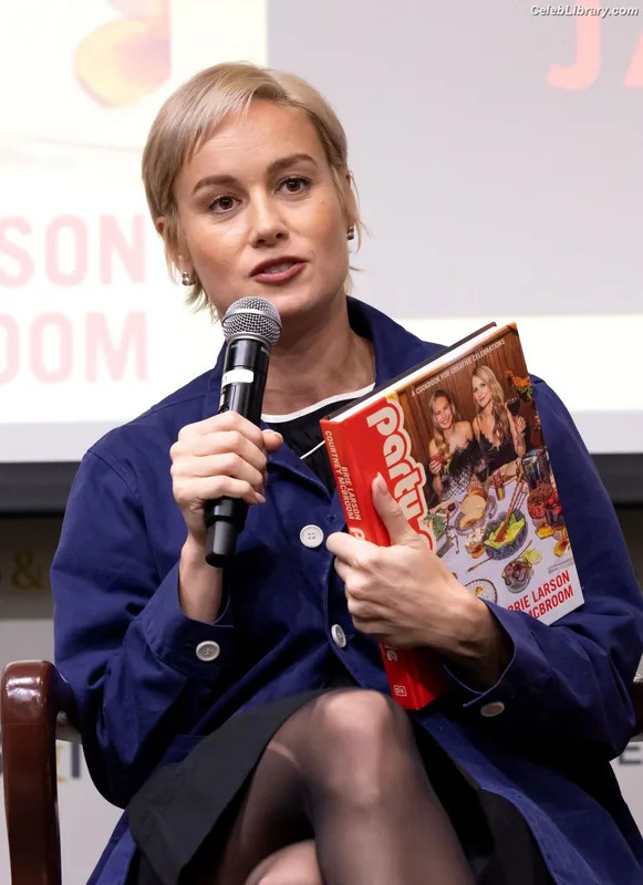 Brie Larson photo 24 of 1086