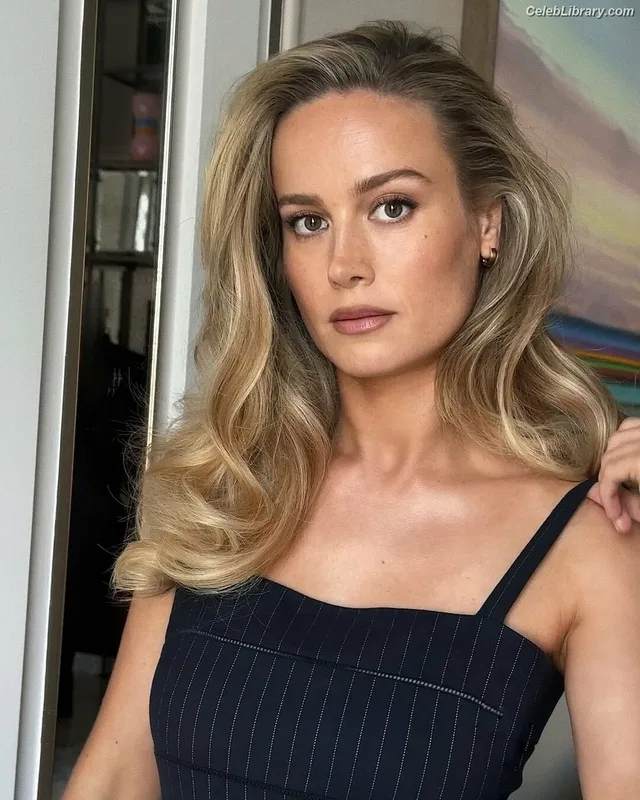 Brie Larson photo 8 of 1086