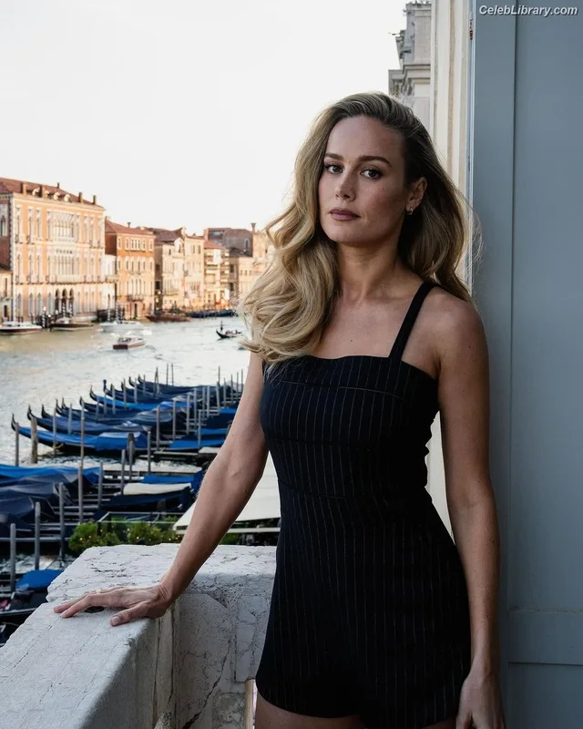 Brie Larson photo 11 of 1086